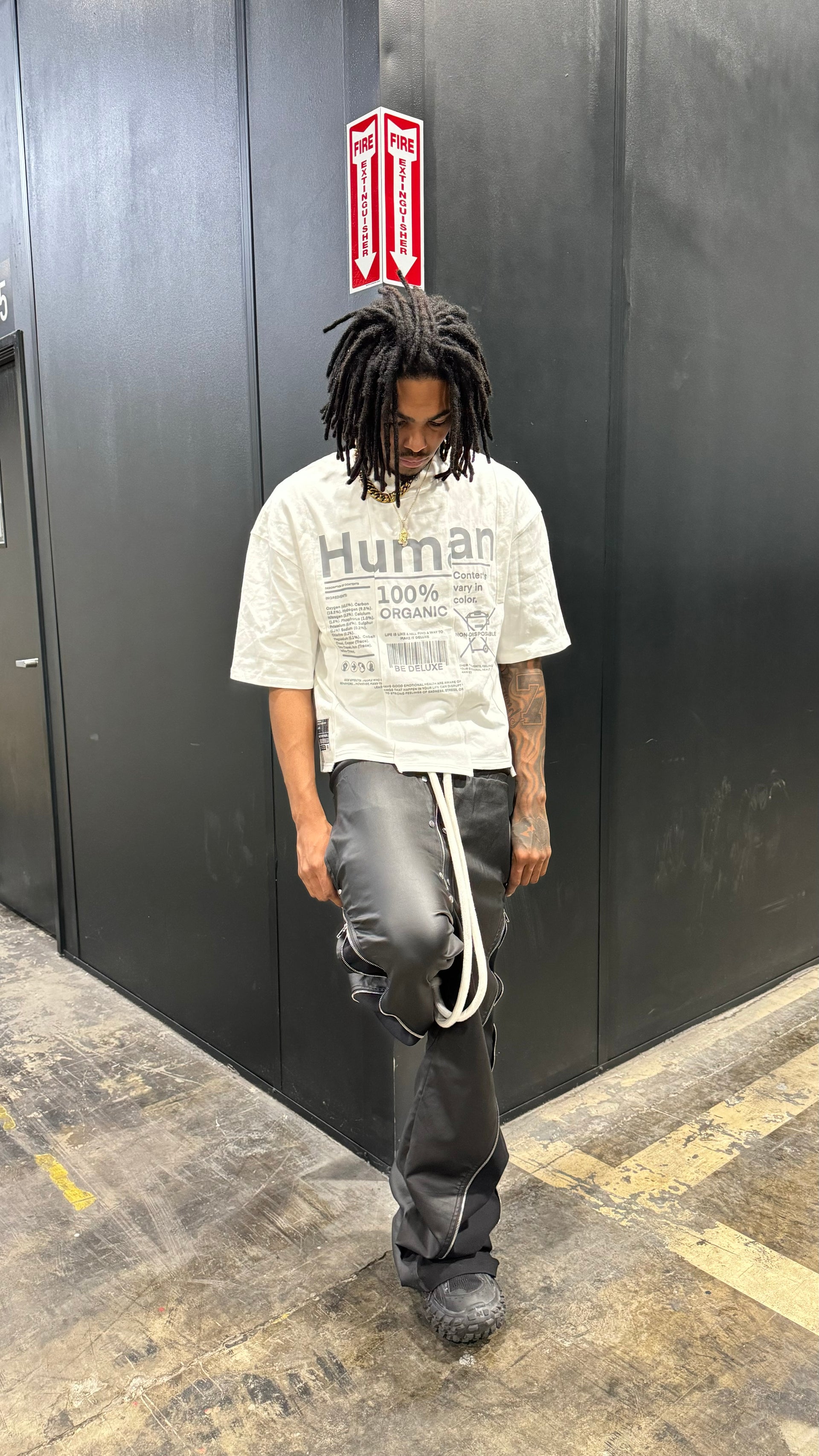 DELUXE HUMAN TEE